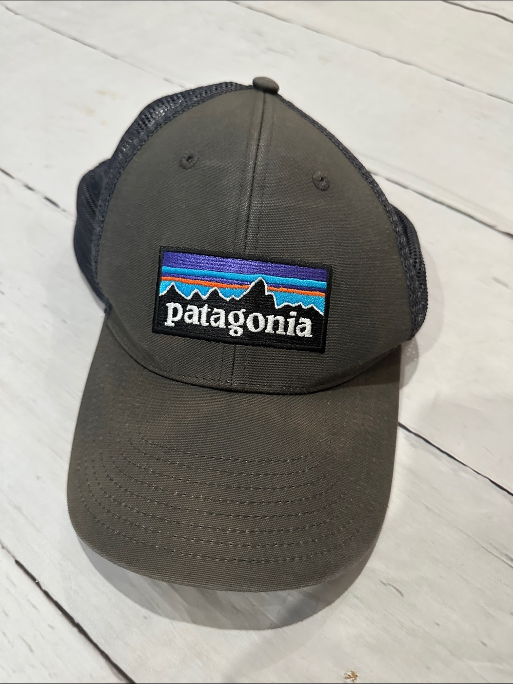 Patagonia Gray Trucker Hat with patagonia embroidered patch snapback